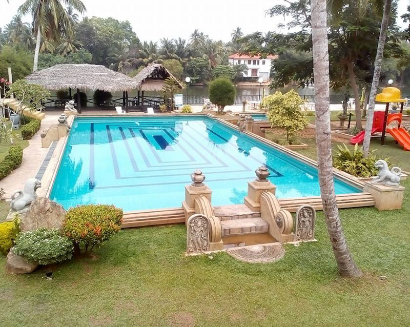Hotel Pool